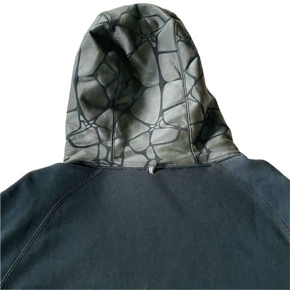 NWOT LeBron James Black Hoodie XL / VIRESCIT VULNERE VIRTUS - Picture 7 of 8